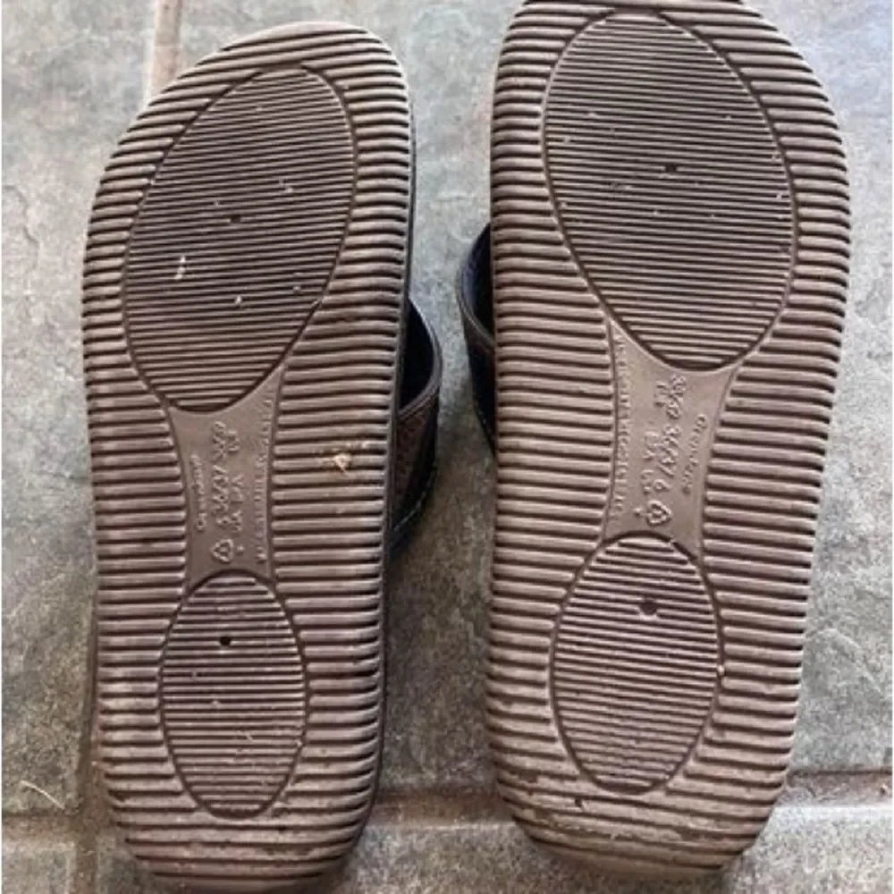 O’graceous Mens brown flip flop sandals size 6